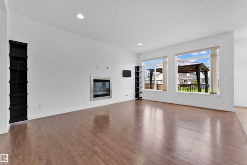 Living room - 5432 20 Avenue, Edmonton, AB 