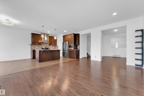Living room - 5432 20 Avenue, Edmonton, AB 