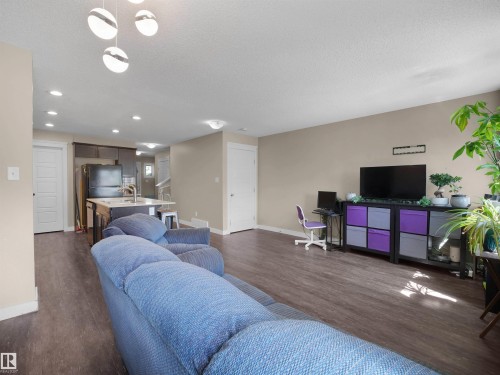 9055 Cooper Link Link, Edmonton, AB 