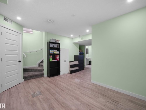 9055 Cooper Link Link, Edmonton, AB 