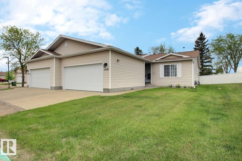 Ranch-style residence featuring light-colored siding and a brown shingle roof - 8146 27 Avenue, Edmonton, AB - Outdoor
