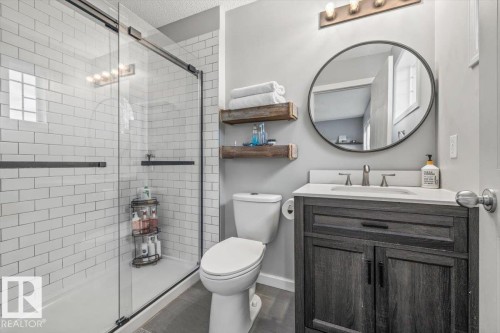 12122 17 Avenue, Edmonton, AB - Indoor Photo Showing Bathroom