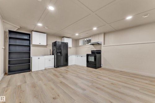 Kitchen - 1328 80 Street, Edmonton, AB 