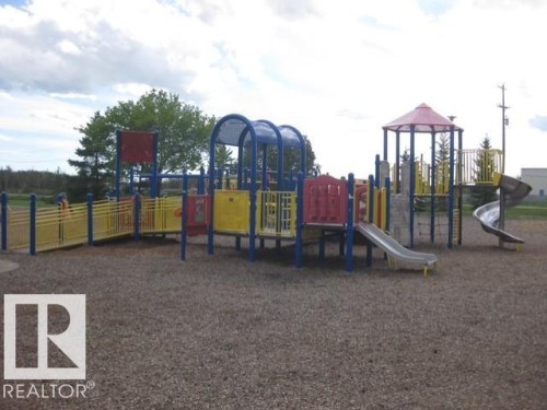 221 Oak Wood Drive, Edmonton, AB 