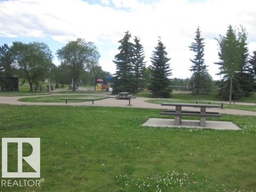 221 Oak Wood Drive, Edmonton, AB 
