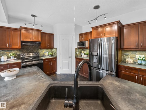 205 Sheppard Court, Edmonton, AB 