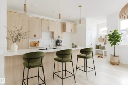2638 62 Street  Edmonton, AB T6X 0K4