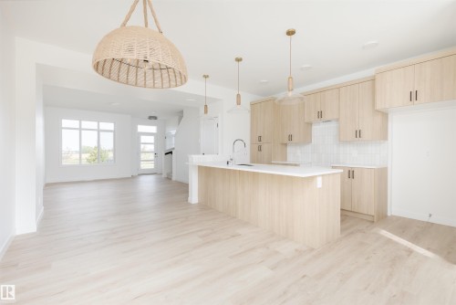 2630 62 Street, Edmonton, AB - Indoor Photo Showing Kitchen With Upgraded Kitchen