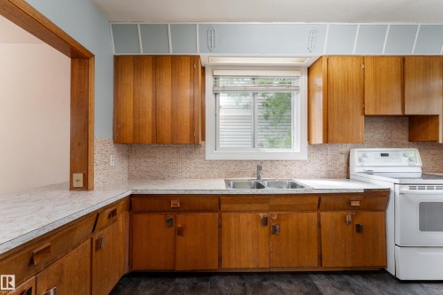 7528 82 Avenue, Edmonton, AB 