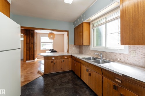 7528 82 Avenue, Edmonton, AB 