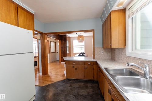 7528 82 Avenue, Edmonton, AB 