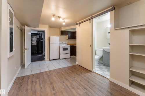 7528 82 Avenue, Edmonton, AB 