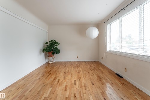 7528 82 Avenue, Edmonton, AB 
