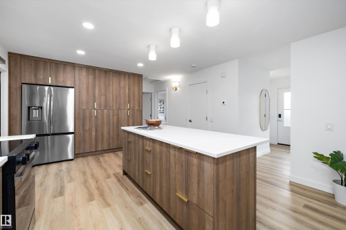 7004 93 Avenue, Edmonton, AB 