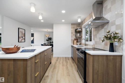 7004 93 Avenue, Edmonton, AB 