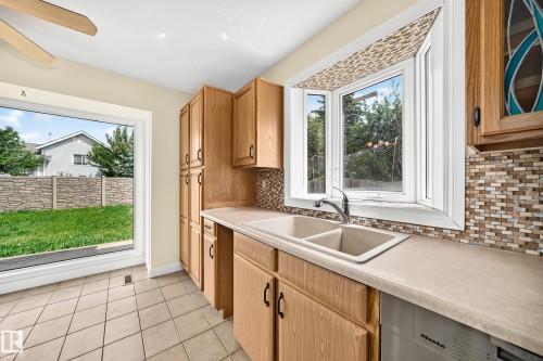 Kitchen - 18636 71 Avenue, Edmonton, AB 