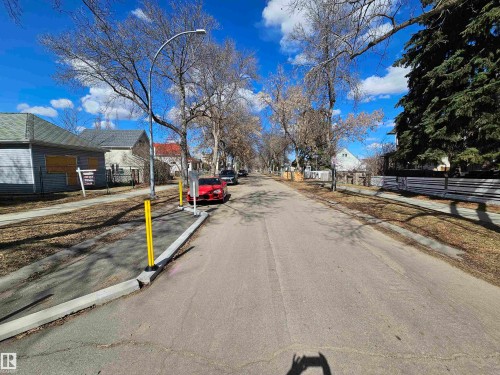Image quality insufficient for description - 11406 88 Street, Edmonton, AB 
