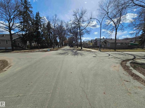 Image quality insufficient for description - 11406 88 Street, Edmonton, AB 