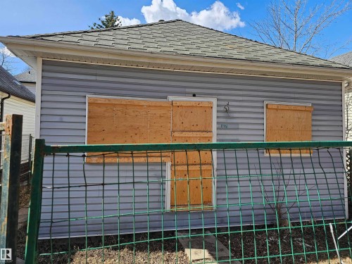 Image quality insufficient for description - 11406 88 Street, Edmonton, AB 