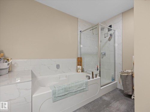 4036 Chappelle Green Sw, Edmonton, AB - Indoor Photo Showing Bathroom