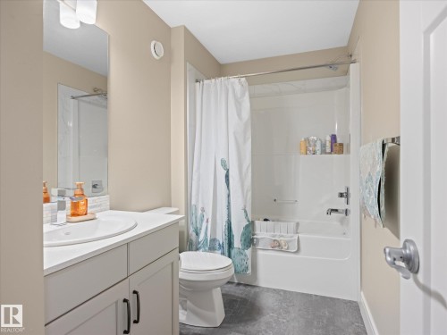 4036 Chappelle Green Sw, Edmonton, AB - Indoor Photo Showing Bathroom