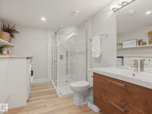 4036 Chappelle Green Sw, Edmonton, AB - Indoor Photo Showing Bathroom