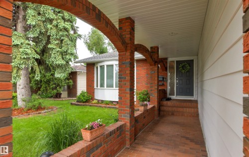 155 Gariepy Crescent, Edmonton, AB 