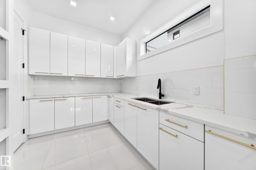 2747 Wheaton Drive, Edmonton, AB 