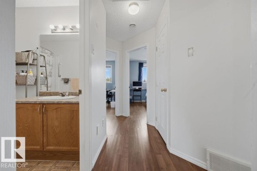 4 2004 Grantham Court, Edmonton, AB 
