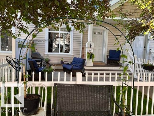 Front porch featuring a white picket fence, covered entry, and light-colored siding - 184 1804 70 Street, Edmonton, AB 