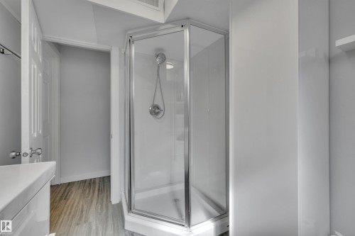 Bathroom - 9835 74 Street, Edmonton, AB 
