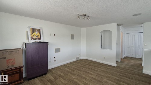 5440 1A Avenue, Edmonton, AB - Indoor Photo Showing Other Room