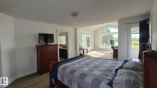 5440 1A Avenue, Edmonton, AB - Indoor Photo Showing Bedroom
