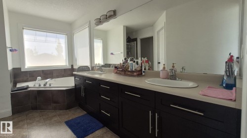 5440 1A Avenue, Edmonton, AB - Indoor Photo Showing Bathroom