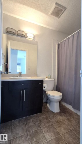 5440 1A Avenue, Edmonton, AB - Indoor Photo Showing Bathroom