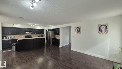5440 1A Avenue, Edmonton, AB - Indoor Photo Showing Kitchen