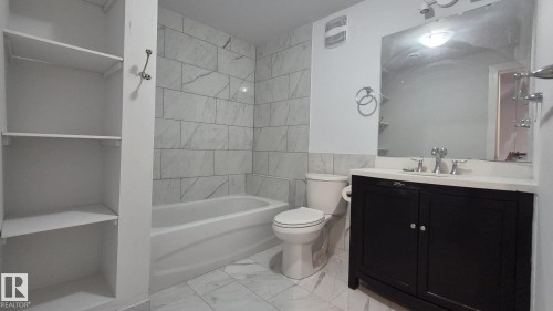 5440 1A Avenue, Edmonton, AB - Indoor Photo Showing Bathroom