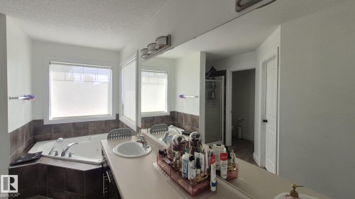 5440 1A Avenue, Edmonton, AB - Indoor Photo Showing Bathroom