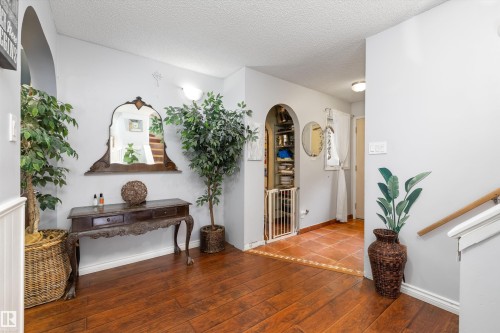 Rich wood-finish flooring complements the light gray wall tones - 7 53424 Range Road 13, Rural Parkland County, AB 