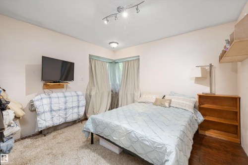 Room featuring a window with drapes, track lighting, and a wall-mounted fixture - 7 53424 Range Road 13, Rural Parkland County, AB 