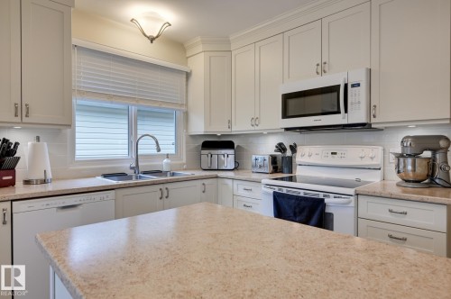 7527 78 Avenue, Edmonton, AB - Indoor Photo Showing Kitchen With Double Sink