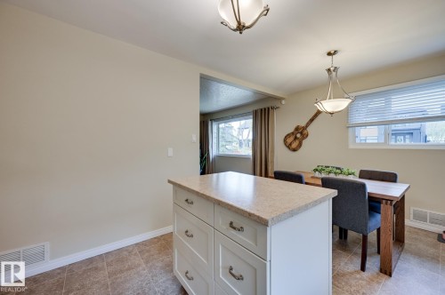 7527 78 Avenue, Edmonton, AB - Indoor Photo Showing Other Room