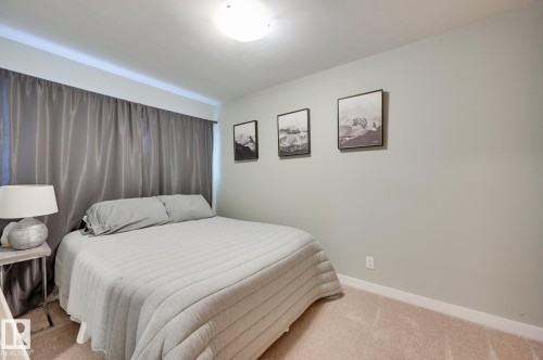 7527 78 Avenue, Edmonton, AB - Indoor Photo Showing Bedroom