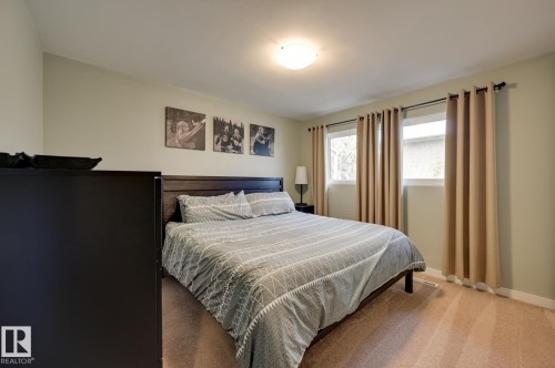 7527 78 Avenue, Edmonton, AB - Indoor Photo Showing Bedroom