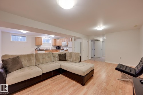 7527 78 Avenue, Edmonton, AB - Indoor