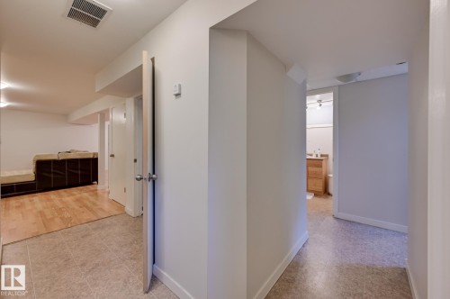7527 78 Avenue, Edmonton, AB - Indoor Photo Showing Other Room
