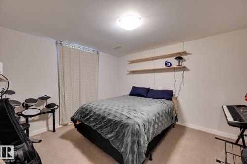 7527 78 Avenue, Edmonton, AB - Indoor Photo Showing Bedroom