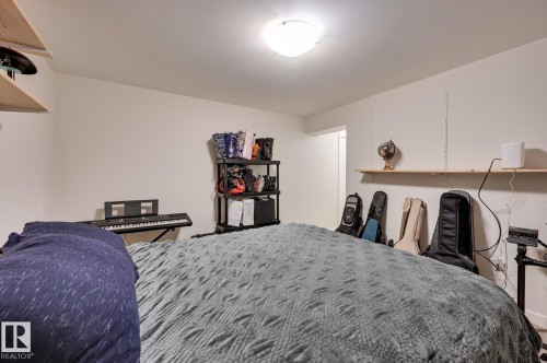 7527 78 Avenue, Edmonton, AB - Indoor Photo Showing Bedroom