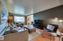7527 78 Avenue, Edmonton, AB  - Indoor Photo Showing Living Room 