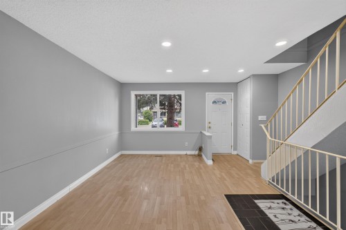 Entrance foyer - 178 Tudor Lane, Edmonton, AB 